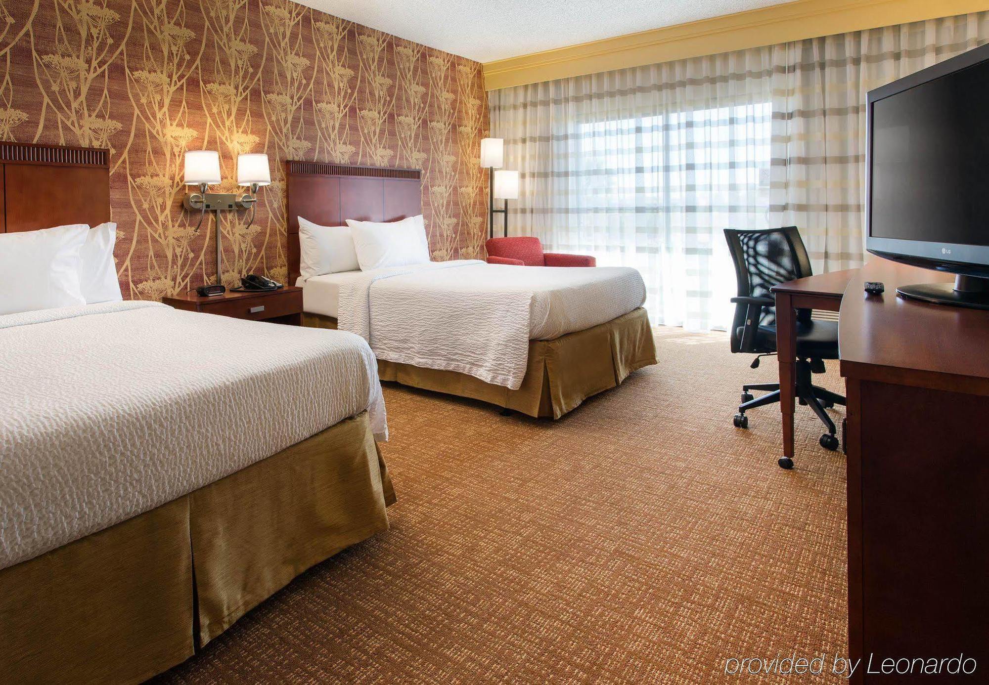 Courtyard By Marriott Phoenix Hotel